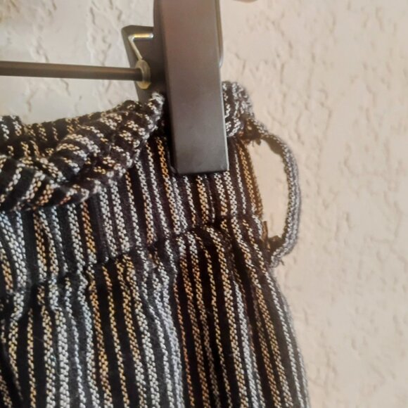 Time & Tru Linen Blend shorts - Picture 4 of 7